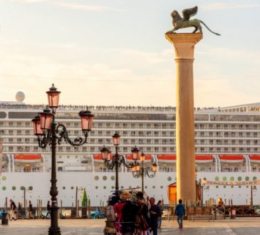 Il WWF chiedi uno STOP alle grandi navi a Venezia