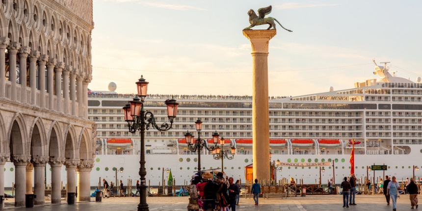 Il WWF chiedi uno STOP alle grandi navi a Venezia