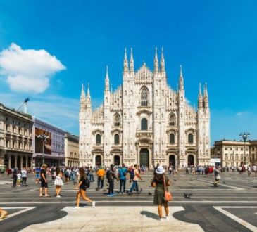 Il Comune di Milano cerca uno sponsor per le aiuole in piazza Duomo