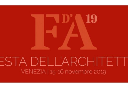 La Festa è l’atto conclusivo dei Premi Architetto Italiano e Giovane Talento dell’Architettura 2019 che anche quest’anno vede grande partecipazione di architetti, designer ed esperti. Il dibattito, prima della cerimonia di premiazione, sarà incentrato sul rapporto tra architettura e felicità, fondamentale relazione alla base di tutti i più importanti dibattiti internazionali. Da sempre, infatti, l’uomo è alla ricerca della felicità è il tema sarà capire come l’Architettura può contribuire al suo raggiungimento. La relazione tra architettura e felicità verrà affrontato dal punto di vista giuridico-costituzionale, scientifico e progettuale: dalla città della paura alla città della gioia, dalla dimostrazione scientifica di come l’architettura possa influire sulle emozioni a quale possa essere una visione possibile del futuro delle città e della nostra professione. All’evento parteciperanno, l’Ing. Paolo Baratta, Architetto onorario e Presidente della Biennale di Venezia, Giovanni Maria Flick, Presidente emerito della Corte Costituzionale, il neuroscienziato Dott. Giovanni Vecchiato del CNR, l’Architetto Winy Maas fondatore dello studio MVRDV e direttore 2019 della rivista Domus. Al termine della cerimonia di premiazione è previsto un momento conviviale nella Scuola Grande della Misericordia. Nella mattina del 16 novembre, sempre a Cà Giustinian, è programmata una lectio interattiva dello studio MVRDV con Jan Knikker. La lectio prevede un momento finale di confronto durante il quale lo studio MVRDV darà il proprio personale contributo su quesiti proposti dagli Ordini italiani inerenti gli sviluppi urbani, con particolare attenzione ai processi di partecipazione e di comunicazione dell’architettura. La partecipazione all’evento darà diritto a 5 c.f.p. per la giornata di venerdì 15 Novembre, 2 c.f.p. per la giornata di sabato 16 Novembre. Sarà possibile seguire il seminario, oltre che in sede fisica, anche in diretta webinar.