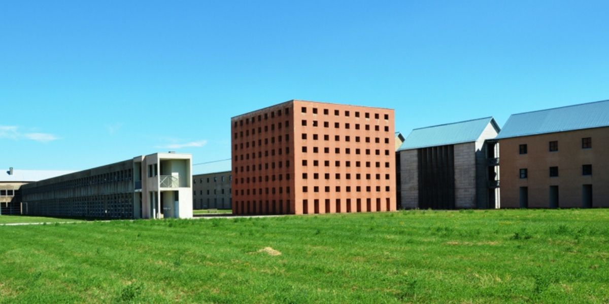Aldo Rossi: chi era il "poeta che sembra(va) essere un architetto"