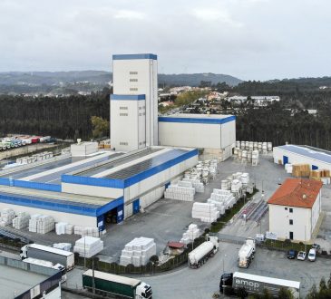 FASSA BORTOLO, lo stabilimento di Batalha festeggia il suo 20° anniversario