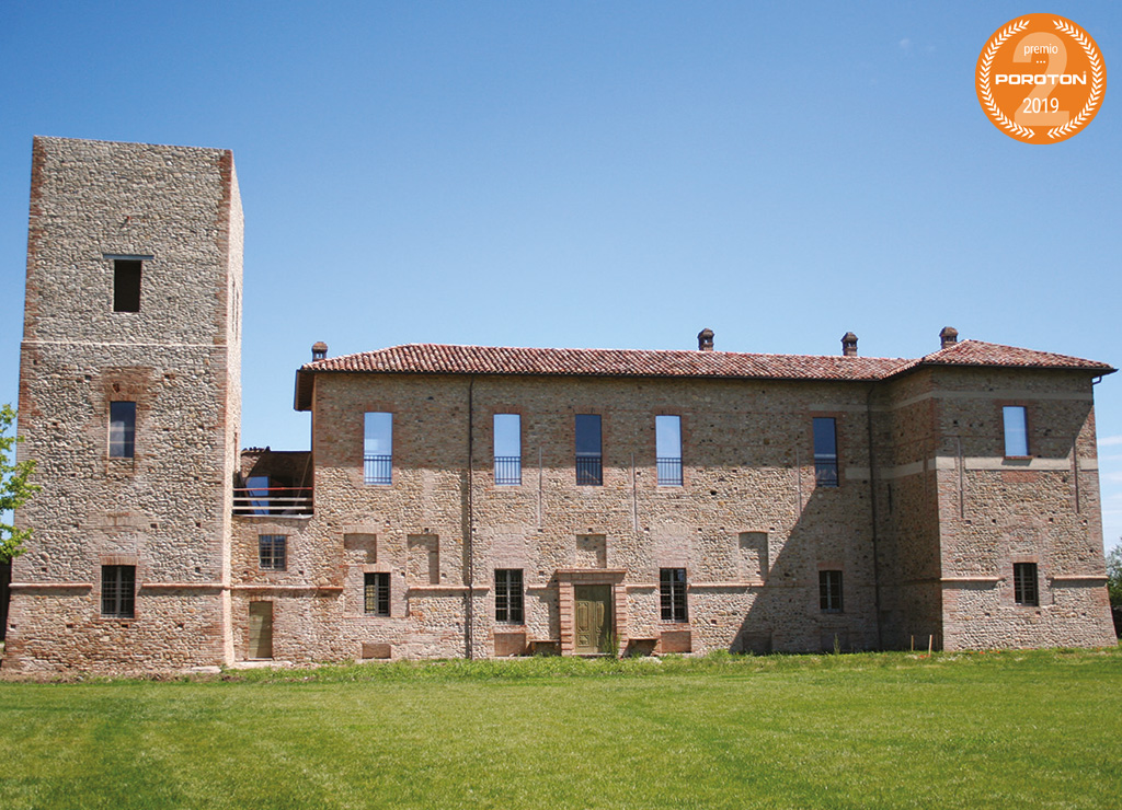 Restauro della torre principale del palazzo “La Confina” con Blocchi POROTON® P800 MA