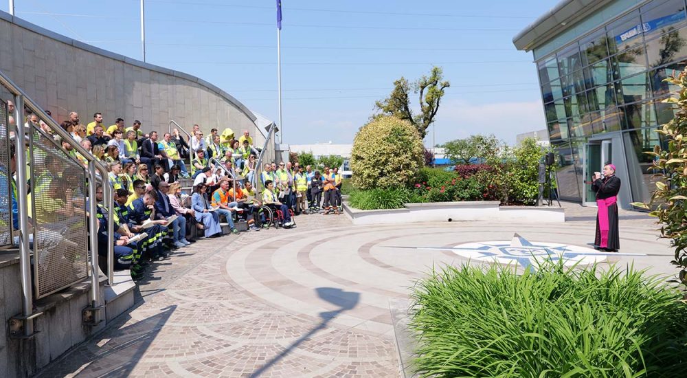 In occasione del 1° maggio, lo stabilimento Mapei di Mediglia ha ospitato Mons. Delpini per un incontro con i lavoratori all’insegna del dialogo e della condivisione.