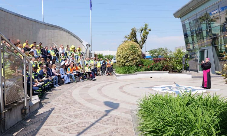 In occasione del 1° maggio, lo stabilimento Mapei di Mediglia ha ospitato Mons. Delpini per un incontro con i lavoratori all’insegna del dialogo e della condivisione.