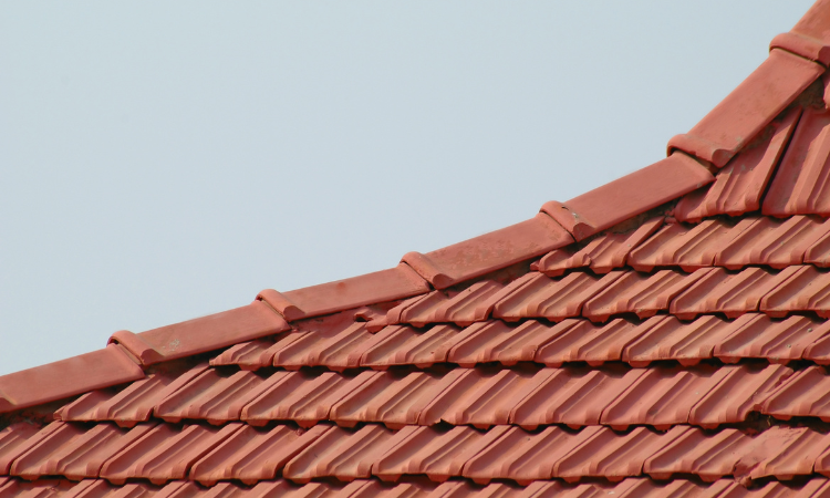 Calcolo pendenza tetto: guida pratica, normative e consigli per coperture sicure e durature