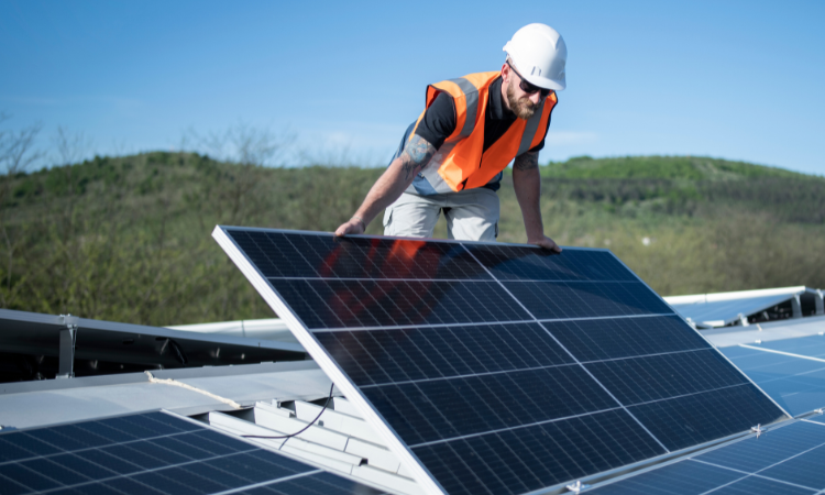Fotovoltaico e sicurezza degli impianti fotovoltaici: le nuove Linee Guida antincendio 2025 cambiano le regole per architetti e progettisti